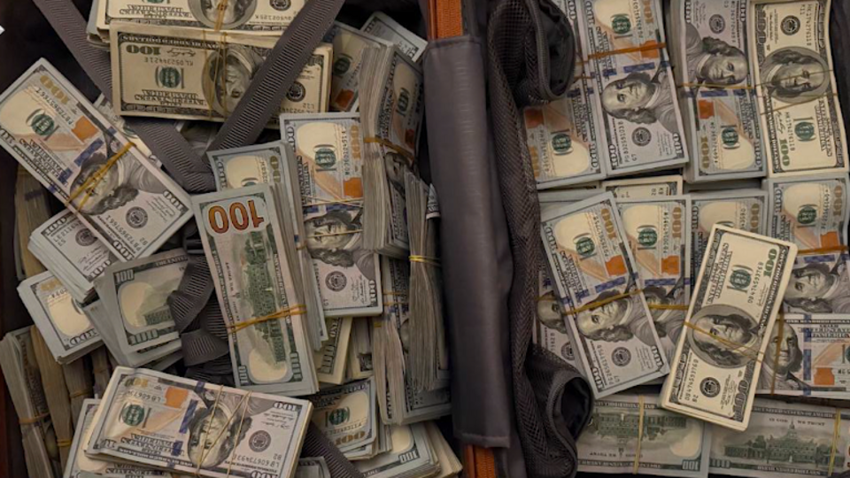 Слідчі дії відбулися одразу у 24 квартирах і будинках