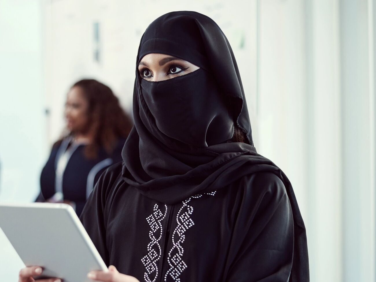 У парламенті країни виник розкол щодо законопроєкту про заборону носіння одягу, який закриває обличчя