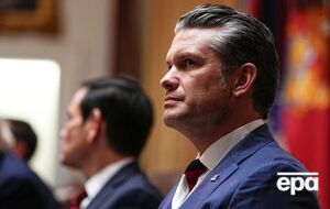 Деякі користувачі соцмережі вважають, що якби краватка Гегсета символізувала прапор США, на ній мали б бути зірки