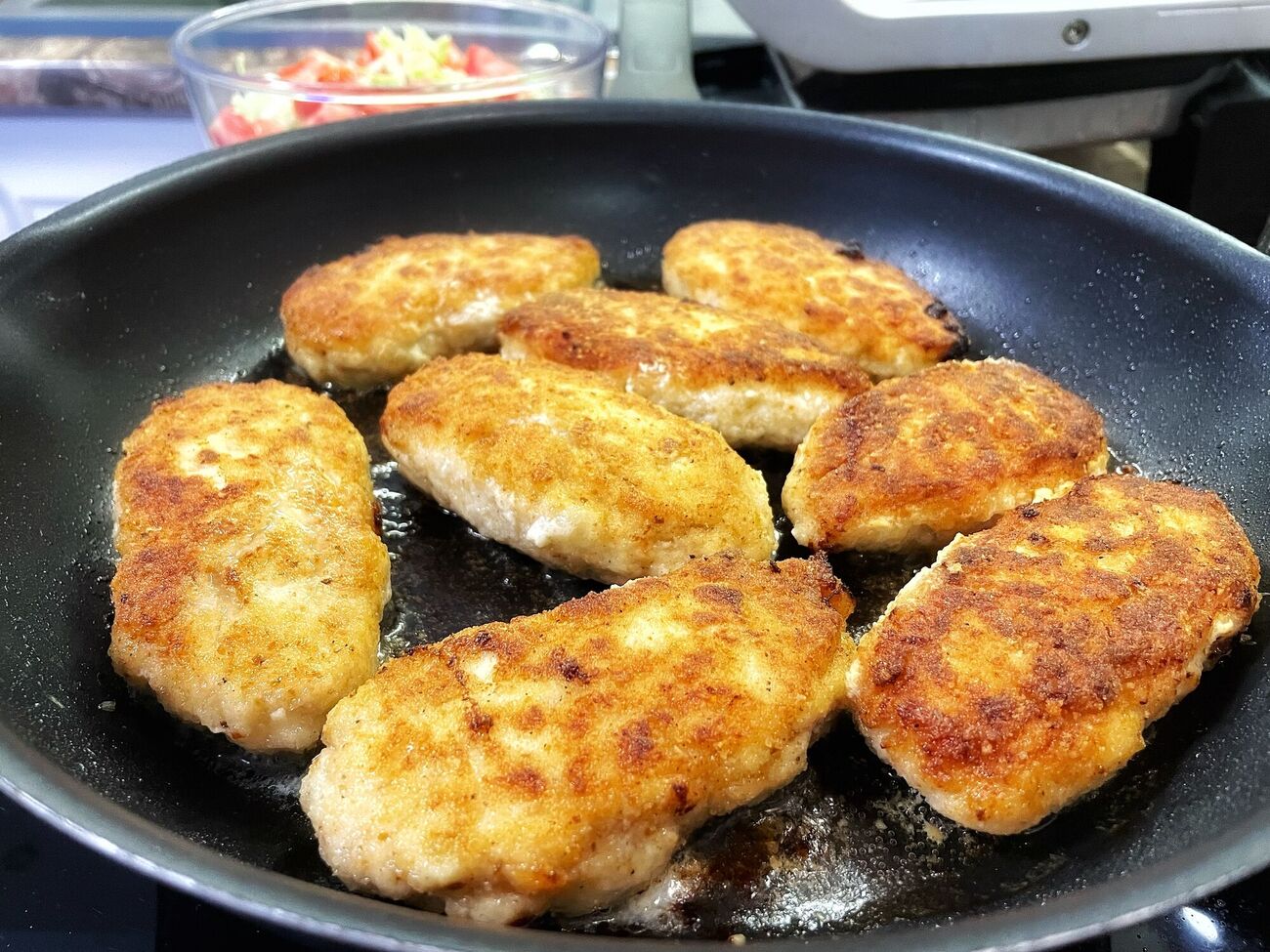 До фаршу додайте кисломолочний сир