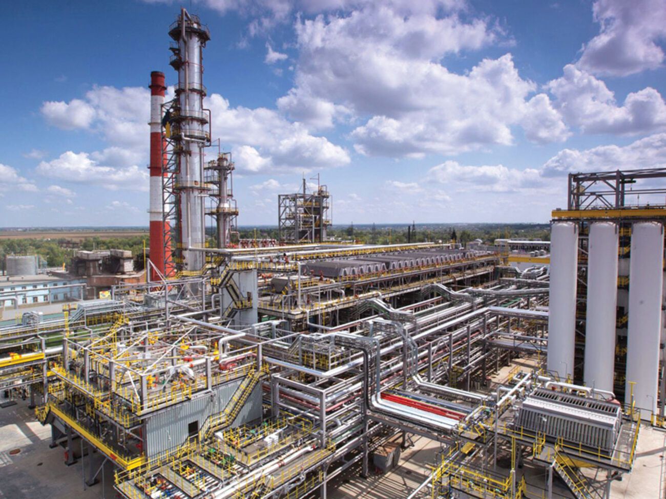 В РФ дроны ударили по очередному НПЗ