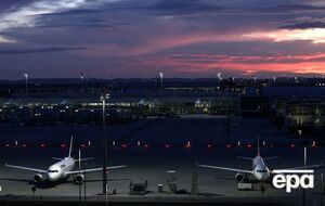 Поліції надійшло кілька повідомлень від людей про об'єкти в небі поблизу аеропорту, ймовірно, дрони
