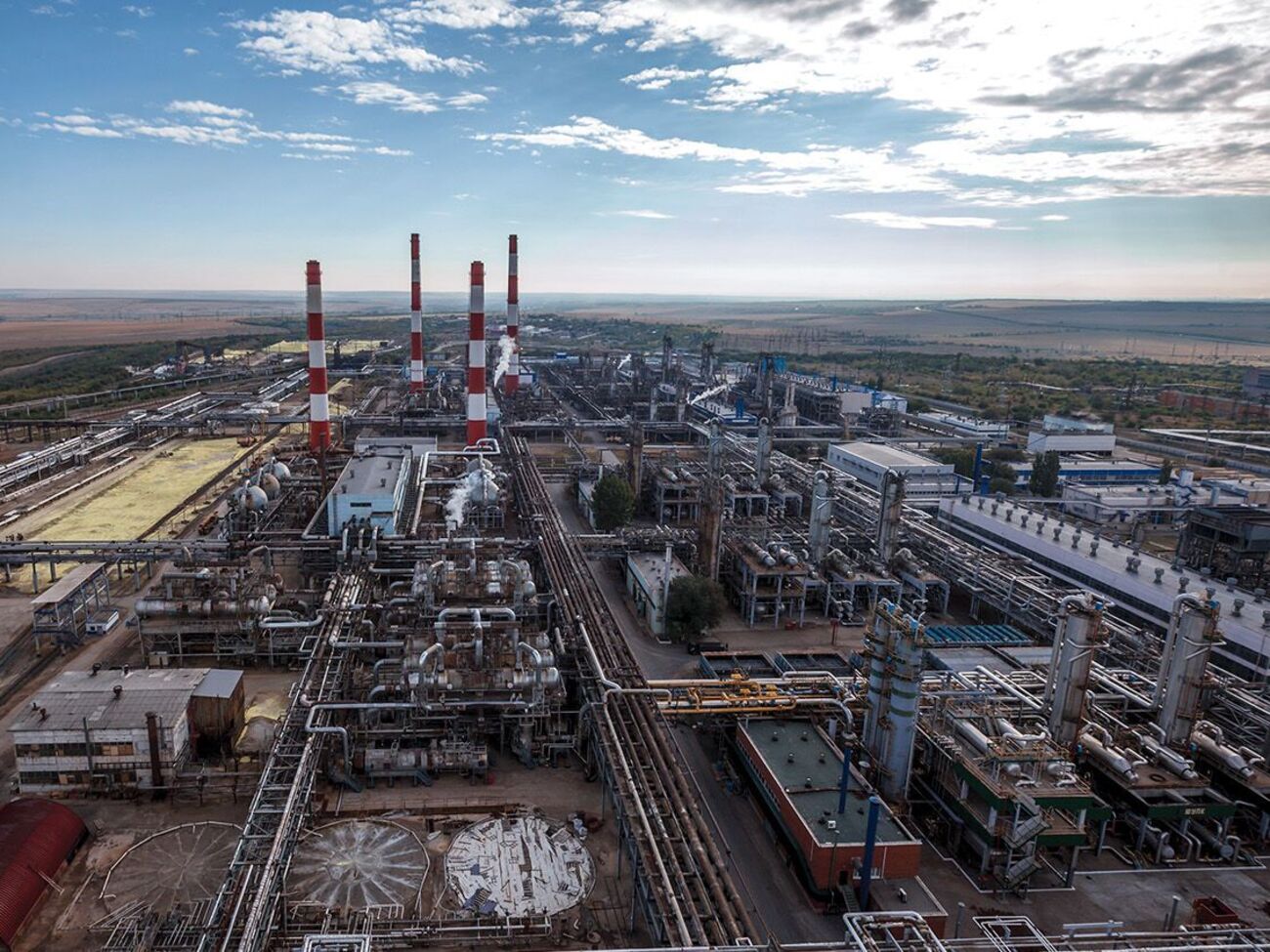 Оренбургский ГПЗ является одним из крупнейших газоперерабатывающих комплексов РФ