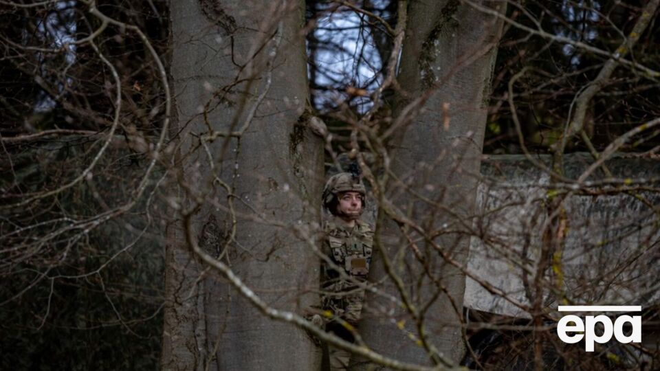 Польское правительство планирует ввести военную подготовку для всех взрослых мужчин и потратить на оборону в этом году 4,5% ВВП