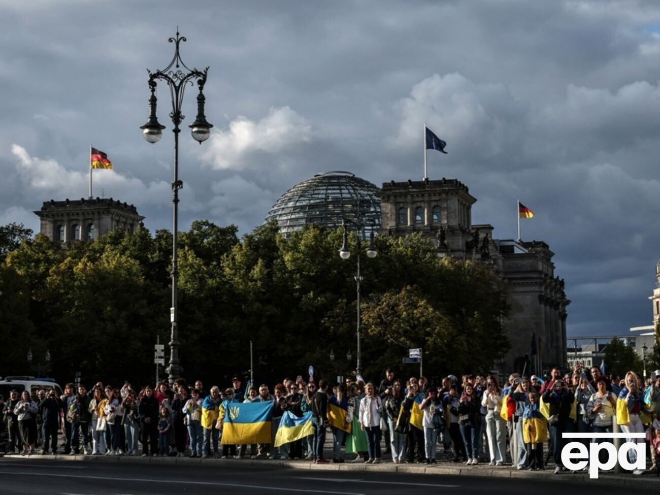 Наявність паспорта країни ЄС позбавляє права на тимчасовий захист, призначений для українців