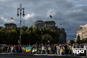 Наличие паспорта страны ЕС лишает права на временную защиту, предназначенную для украинцев, отметили СМИ