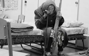 Женщина прошла под обстрелами примерно 10 км, ее увидели украинские военные и передали полицейским эвакуационного подразделения "Белый ангел"