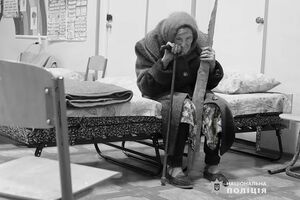 Женщина прошла под обстрелами примерно 10 км, ее увидели украинские военные и передали полицейским эвакуационного подразделения "Белый ангел"