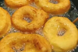 Для тіста знадобиться 250 г гарбузового пюре