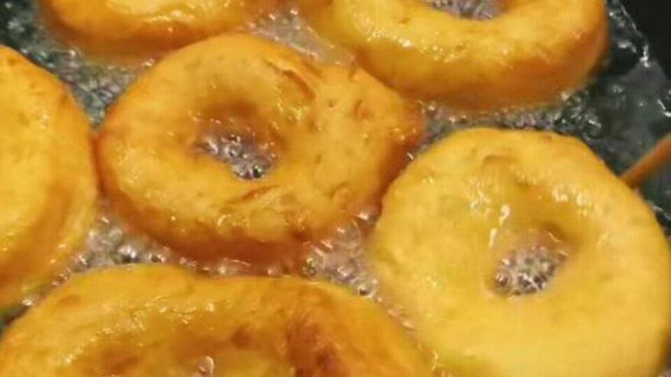 Для тіста знадобиться 250 г гарбузового пюре