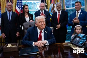 Економічні радники Трампа застерігають, що тривале зупинення роботи федерального уряду призведе до серйозних економічних наслідків, ідеться у статті