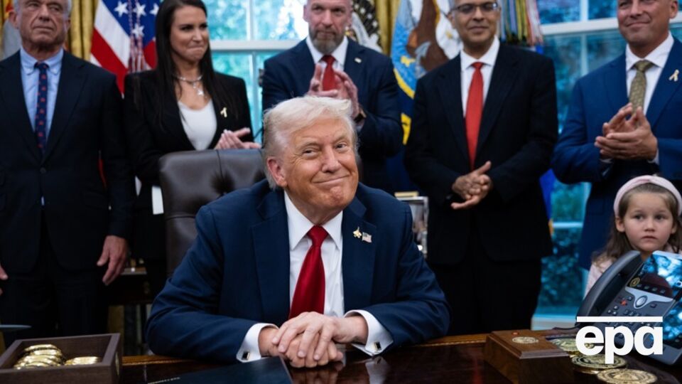 Економічні радники Трампа застерігають, що тривале зупинення роботи федерального уряду призведе до серйозних економічних наслідків, ідеться у статті