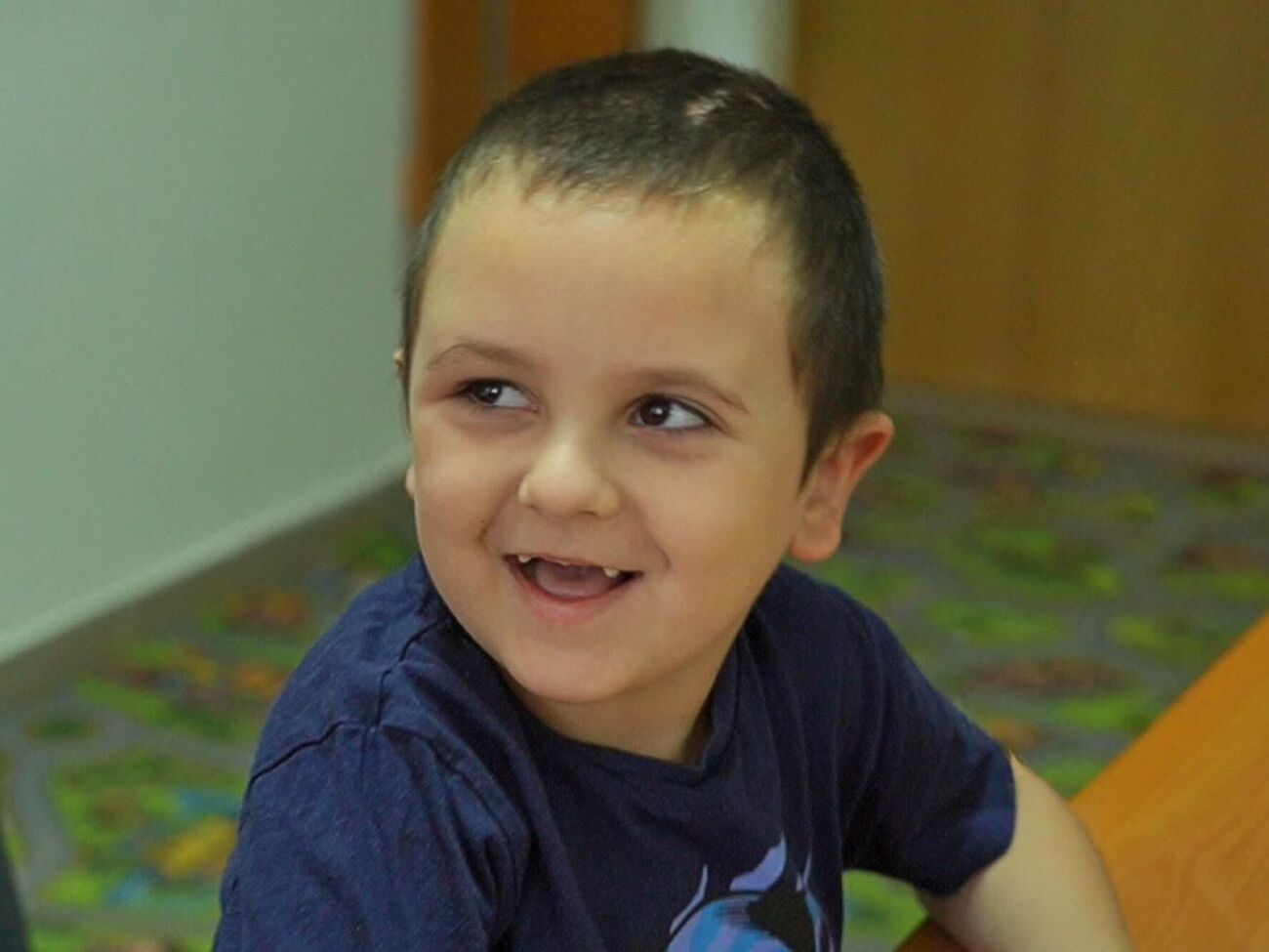 Михаил после ранений стал чрезвычайно возбудимым, заново учится контролировать движения и пока что перестал говорить