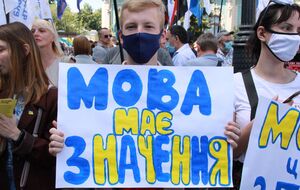 Заборону російської мови навіть у побутовому, родинному чи дружньому спілкуванні підтримало 63% опитаних КМІС