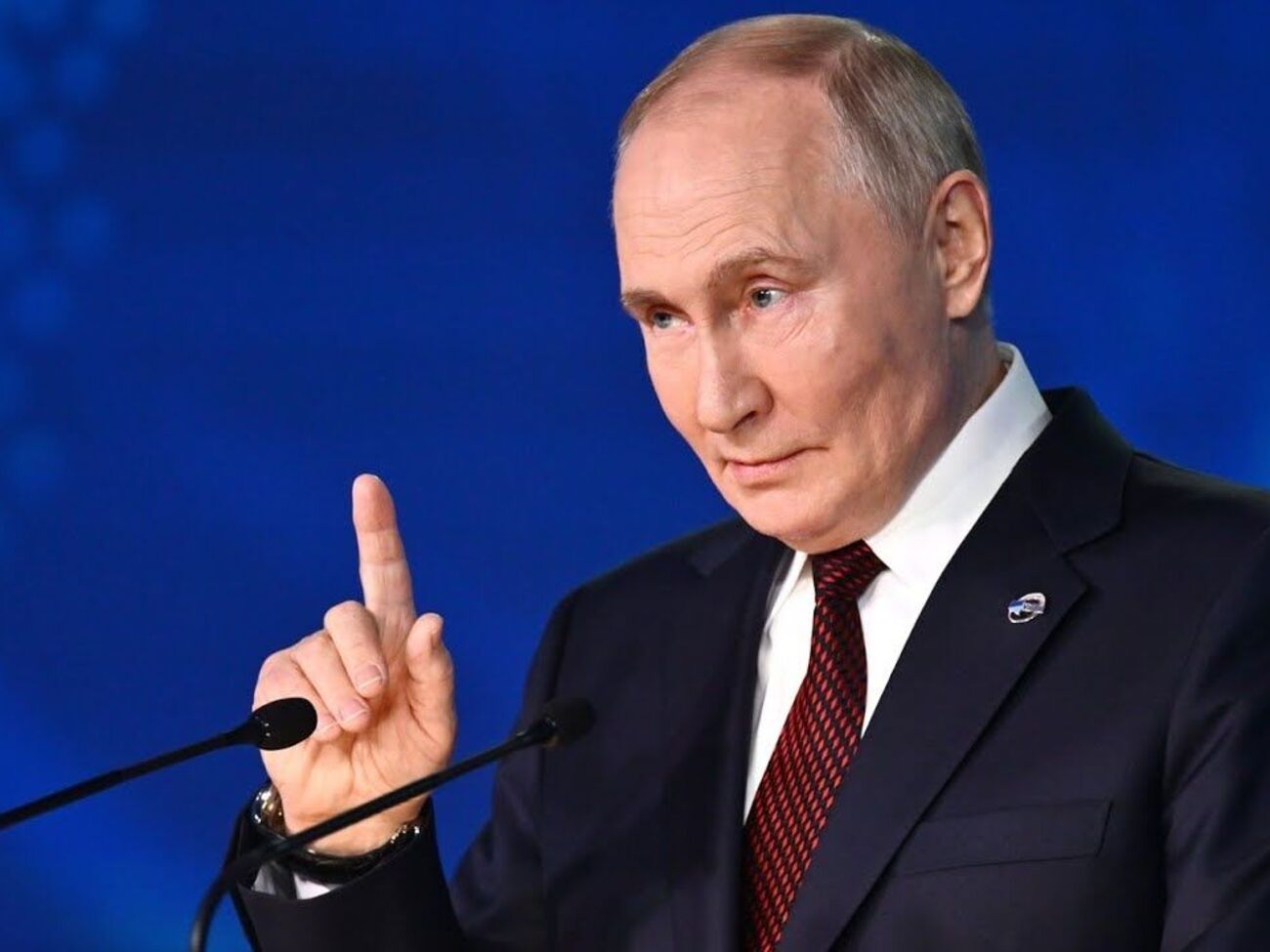 Путин призвал Запад "уняться"