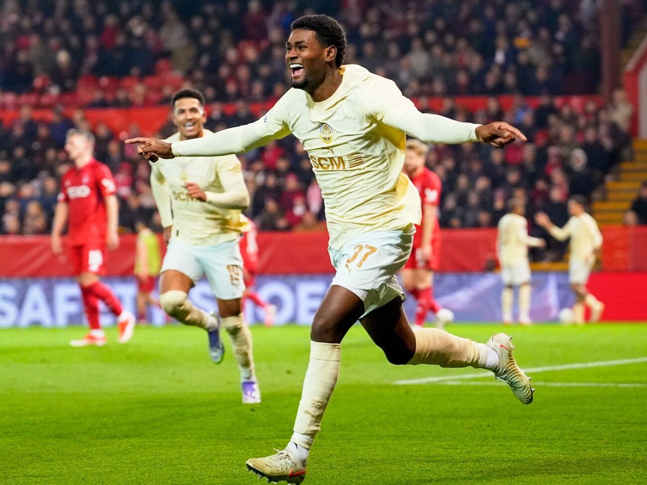 "Шахтер" играл на поле "Абердина"