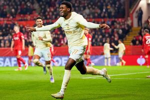 "Шахтер" играл на поле "Абердина"