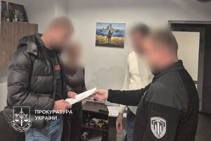 По версии генпрокурора, 17 октября сотрудники полиции нанесли мужчине по меньшей мере 10–15 ударов руками и ногами по голове и телу.