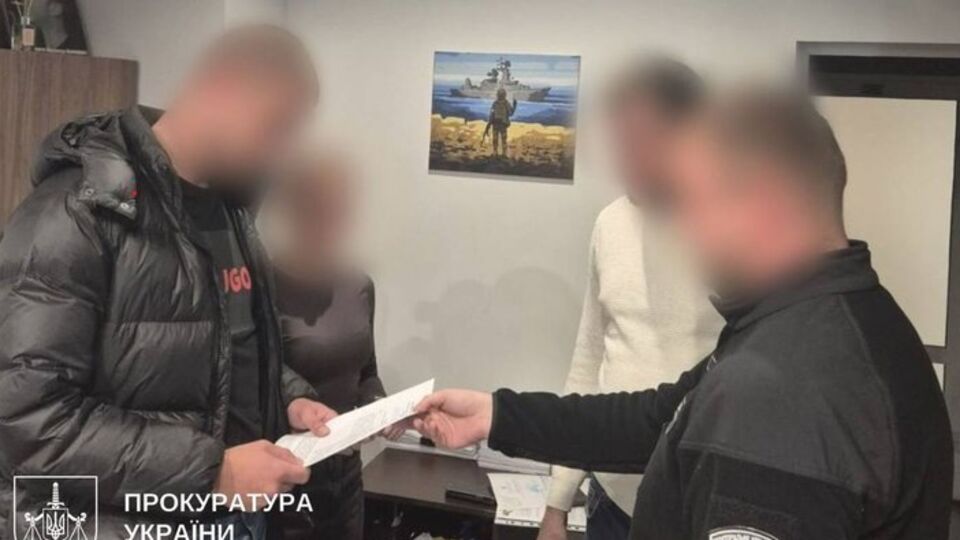 По версии генпрокурора, 17 октября сотрудники полиции нанесли мужчине по меньшей мере 10–15 ударов руками и ногами по голове и телу.