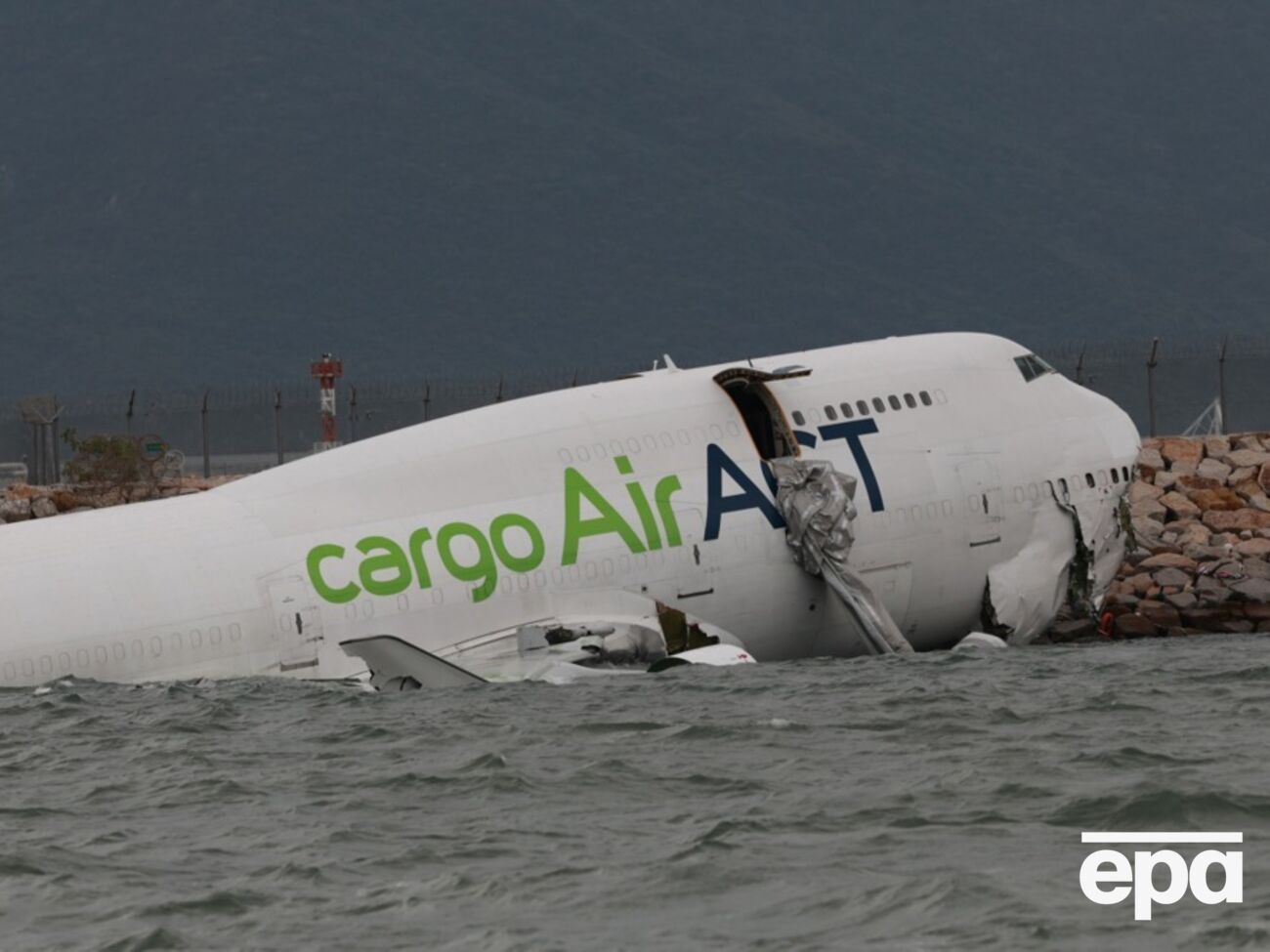 Літак не зміг приземлитися