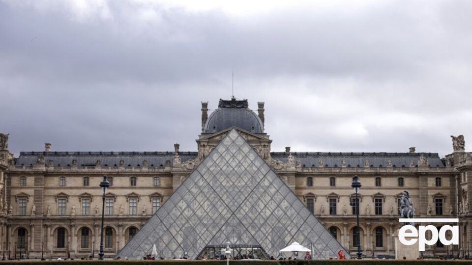 ЗМІ розповів, що саме вкрали з Лувру