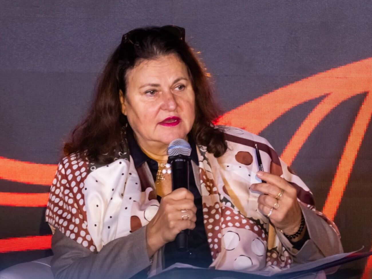 Мама загинула на його очах. Увесь у вогні, він сам виповз із-під завалів. Роману було лише сім років