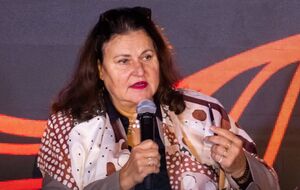 Мама загинула на його очах. Увесь у вогні, він сам виповз із-під завалів. Роману було лише сім років