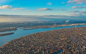 Местные жители вынуждены жить под непрерывный грохот барж и земснарядов, подчеркнул Шевченко