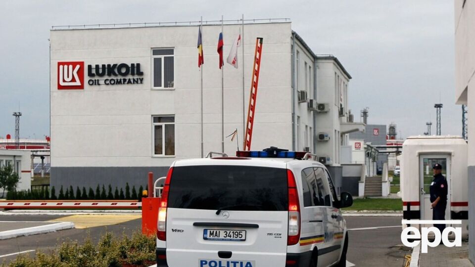 В результате взрыва на заводе пострадал 58-летний работник