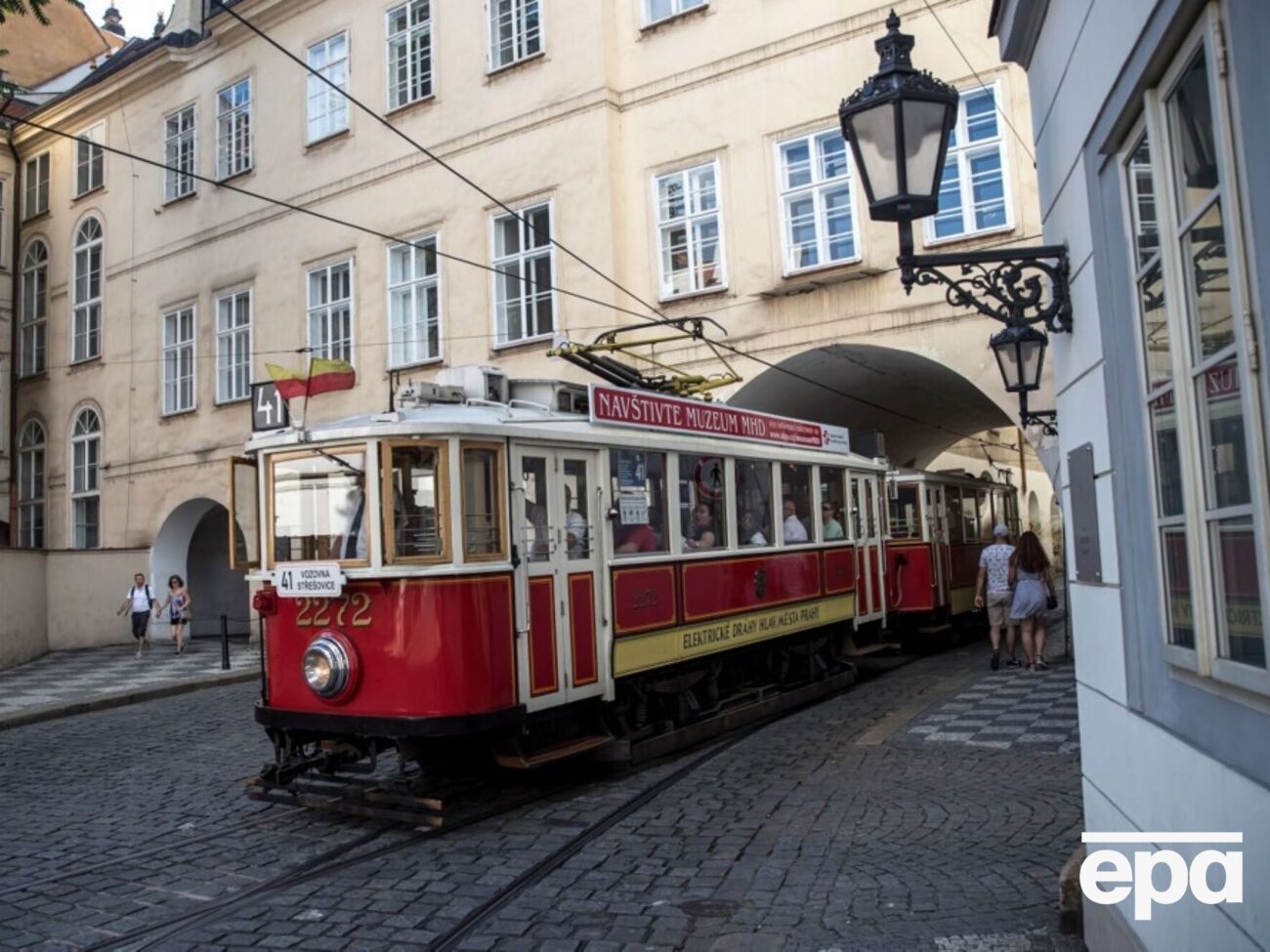 Из-за отключения света в Праге остановилось движение трамваев