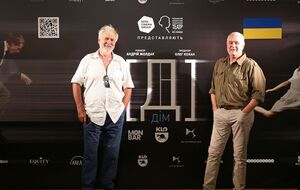 Окрім Подерв'янського і Хостікоєва, виставу відвідало багато інших українських митців