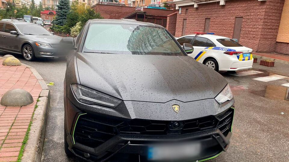 Тело мужчины с огнестрельным ранением в голову было обнаружено утром 11 октября в салоне его автомобиля, рассказали в полиции