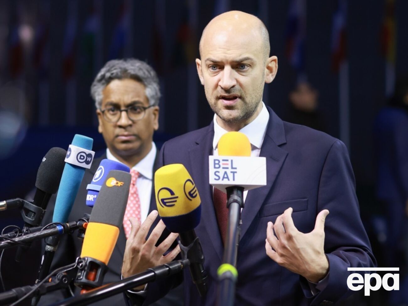 ЕС продолжит санкционную политику против РФ, отметил Барро