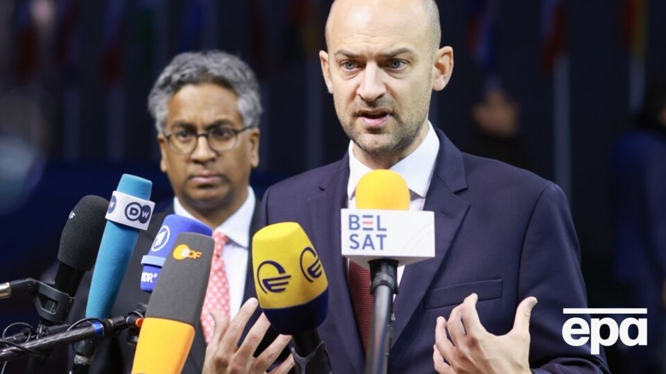 ЕС продолжит санкционную политику против РФ, отметил Барро