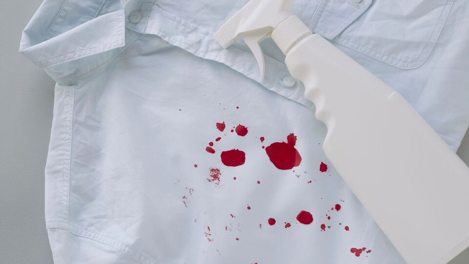 Существует множество способов удалить пятна крови