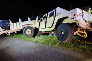 В результате ДТП пострадали четверо американских военных и водитель микроавтобуса