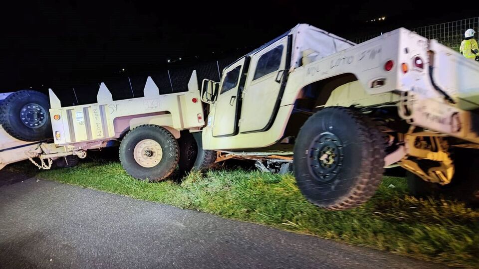 В результате ДТП пострадали четверо американских военных и водитель микроавтобуса