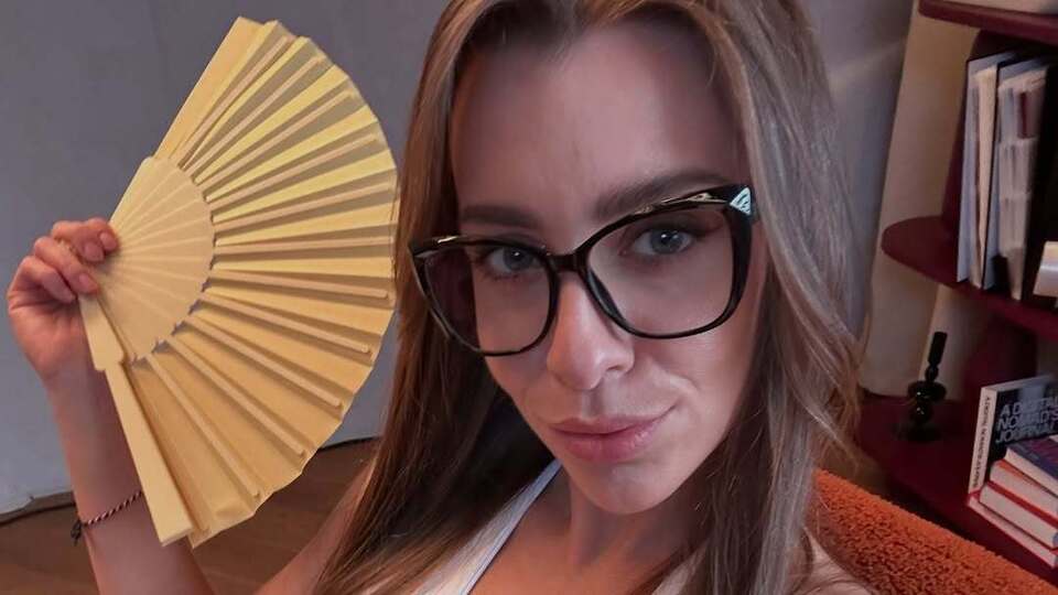 Порноакторка розповіла, що зараз живе у столиці Польщі