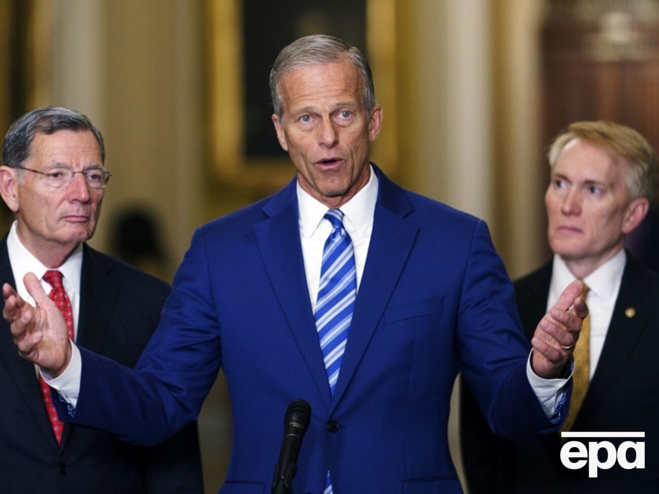 Глава большинства в Сенате заявил о "паузе"