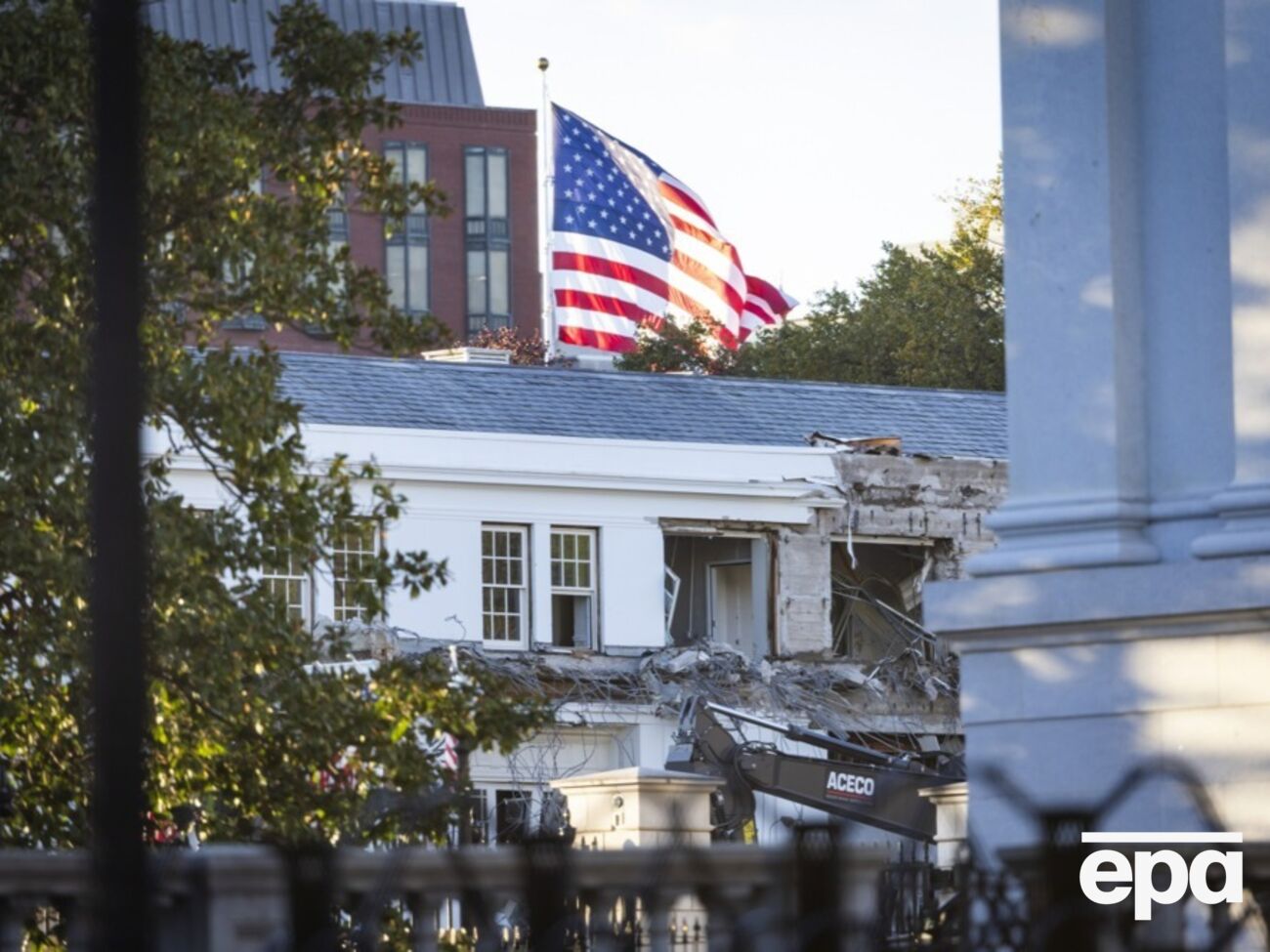 Гроші на перебудову дали Apple, Microsoft та інші компанії