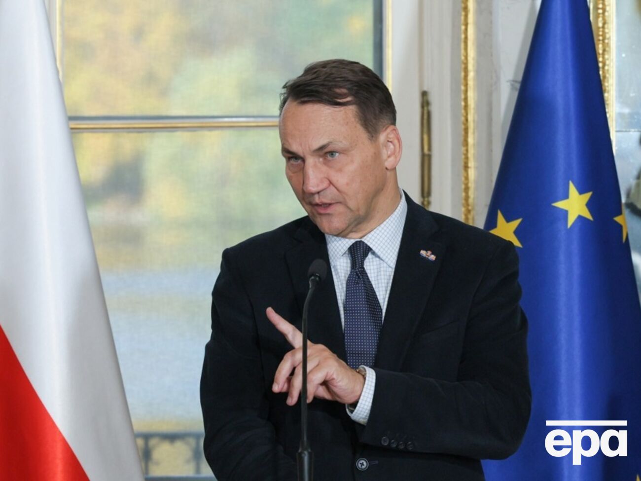 Сикорский прокомментировал последствия пролета Путина над Польшей