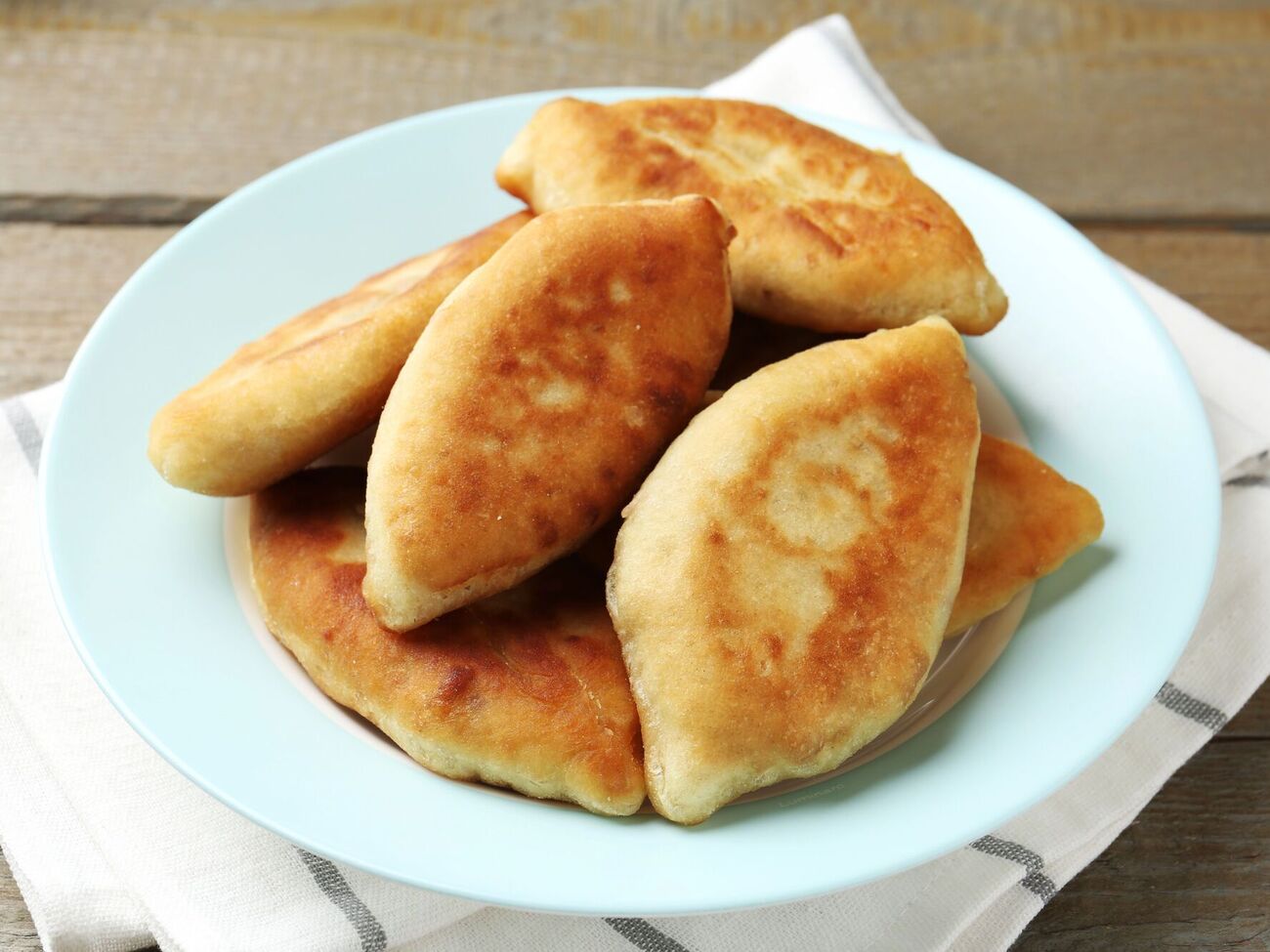 Пиріжки подають гарячими