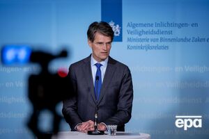 Акербум отметил, что его ведомству приходится думать, следует ли делиться информацией с США