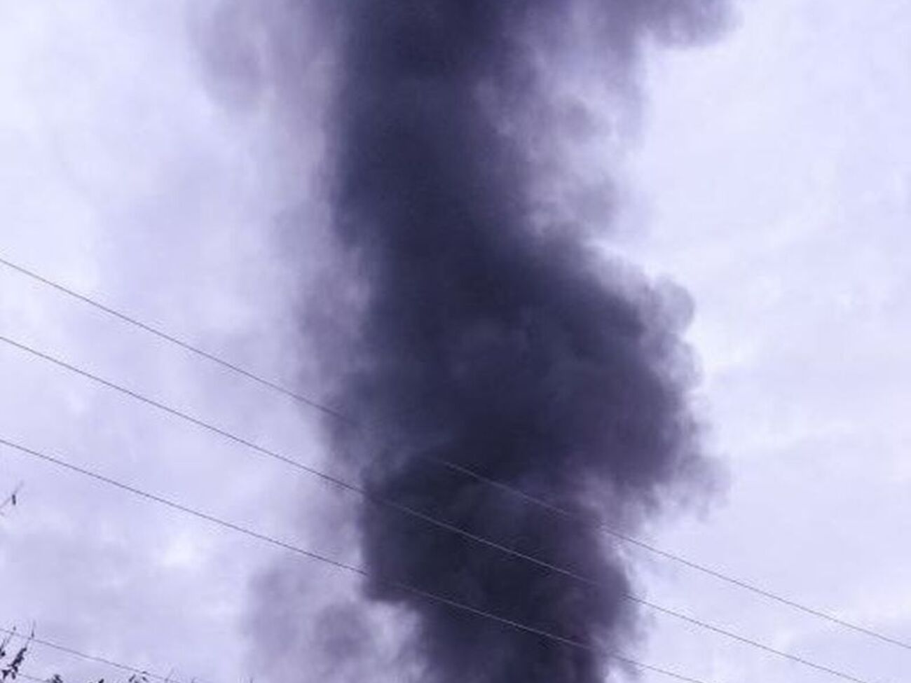 Пожар на нефтебазе продолжается