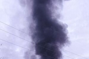 Пожар на нефтебазе продолжается