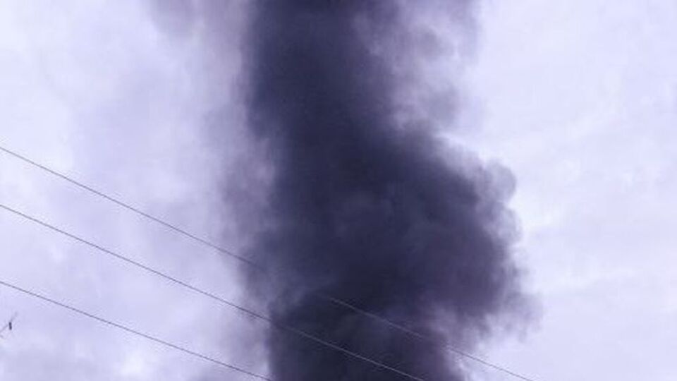 Пожар на нефтебазе продолжается