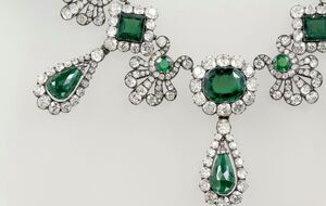 Изумрудное ожерелье императрицы Марии-Луизы (на фото) и другие украденные драгоценности могут разобрать и продать по частям