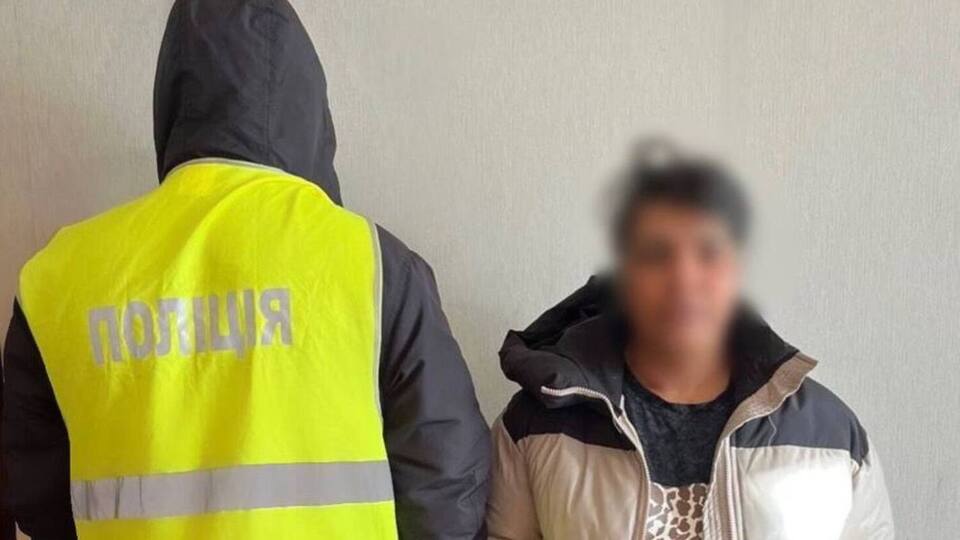 Подозреваемая убедила девушку, что на нее наведена "порча", которая якобы вызывает проблемы со здоровьем и личной жизнью