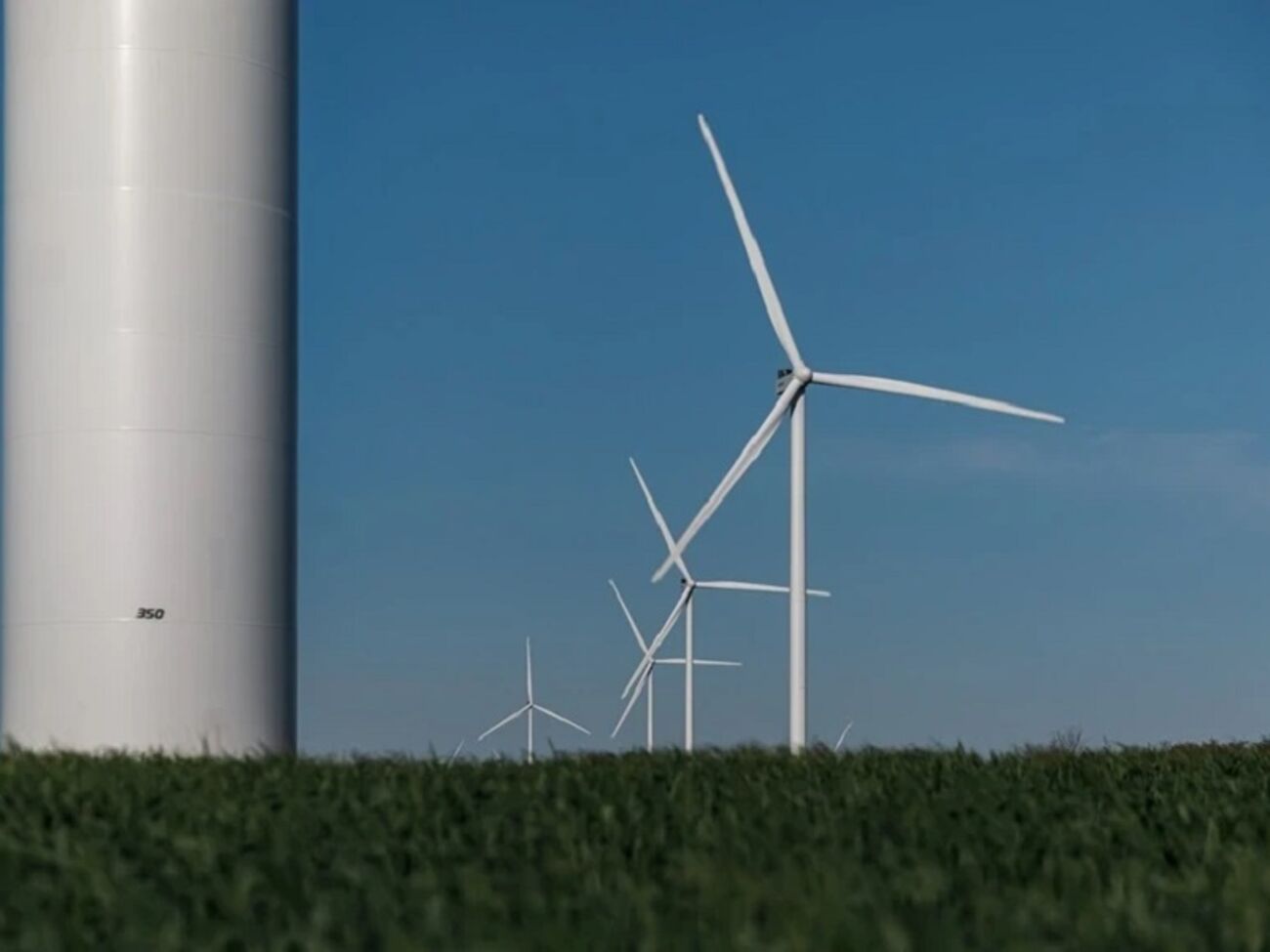 Вітроелектростанції потребують більших капіталовкладень, ніж сонячні електростанції, зазначив Немчинов