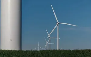 Ветроэлектростанции нуждаются в больших капиталовложениях, чем солнечные электростанции, отметил Немчинов